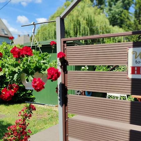 2+2Szemelyes Apartman Kerttel Apartment Szekesfehervar Bagian luar foto