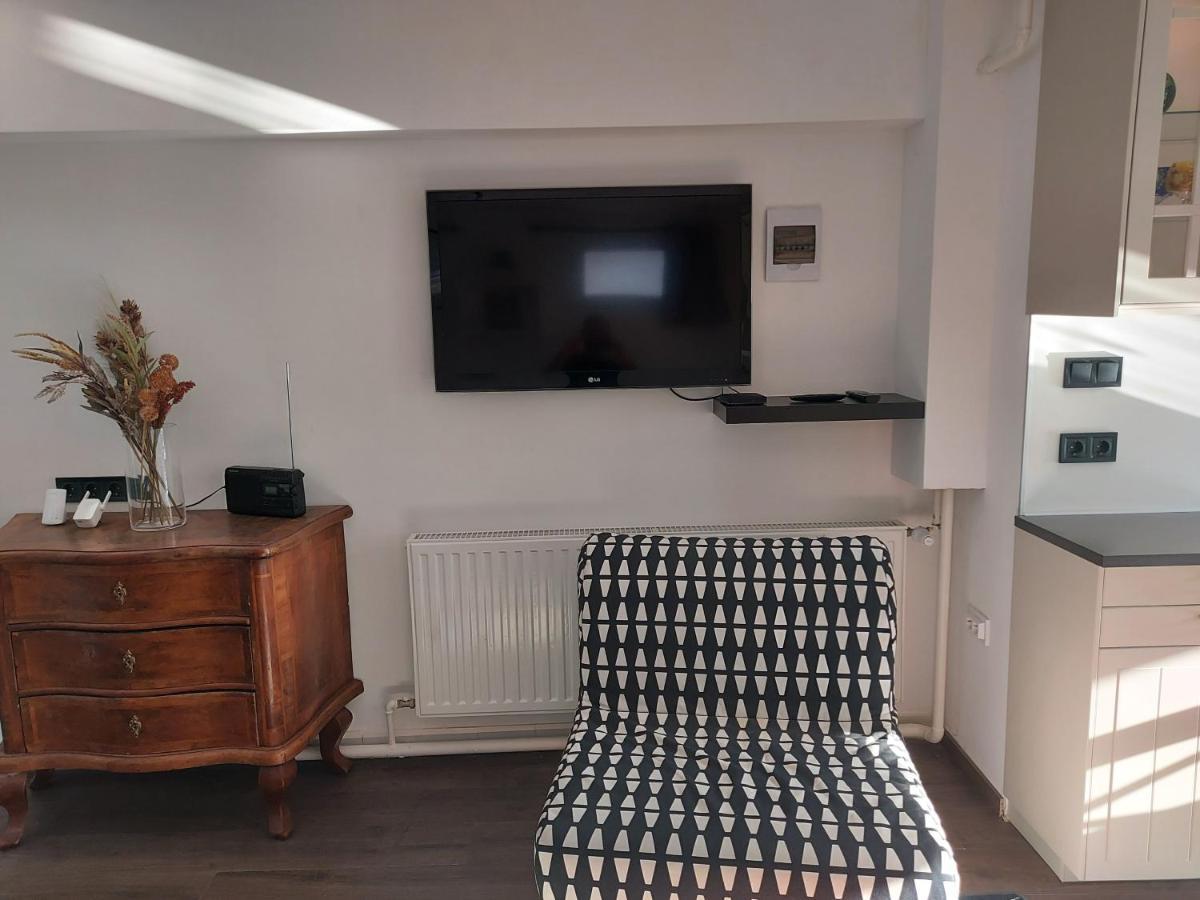 2+2Szemelyes Apartman Kerttel Apartment Szekesfehervar Bagian luar foto