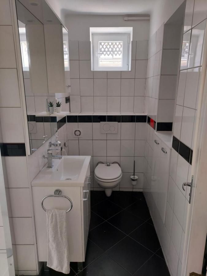 2+2Szemelyes Apartman Kerttel Apartment Szekesfehervar Bagian luar foto