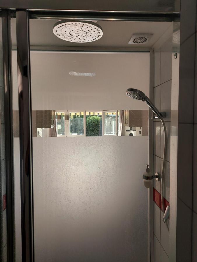 2+2Szemelyes Apartman Kerttel Apartment Szekesfehervar Bagian luar foto