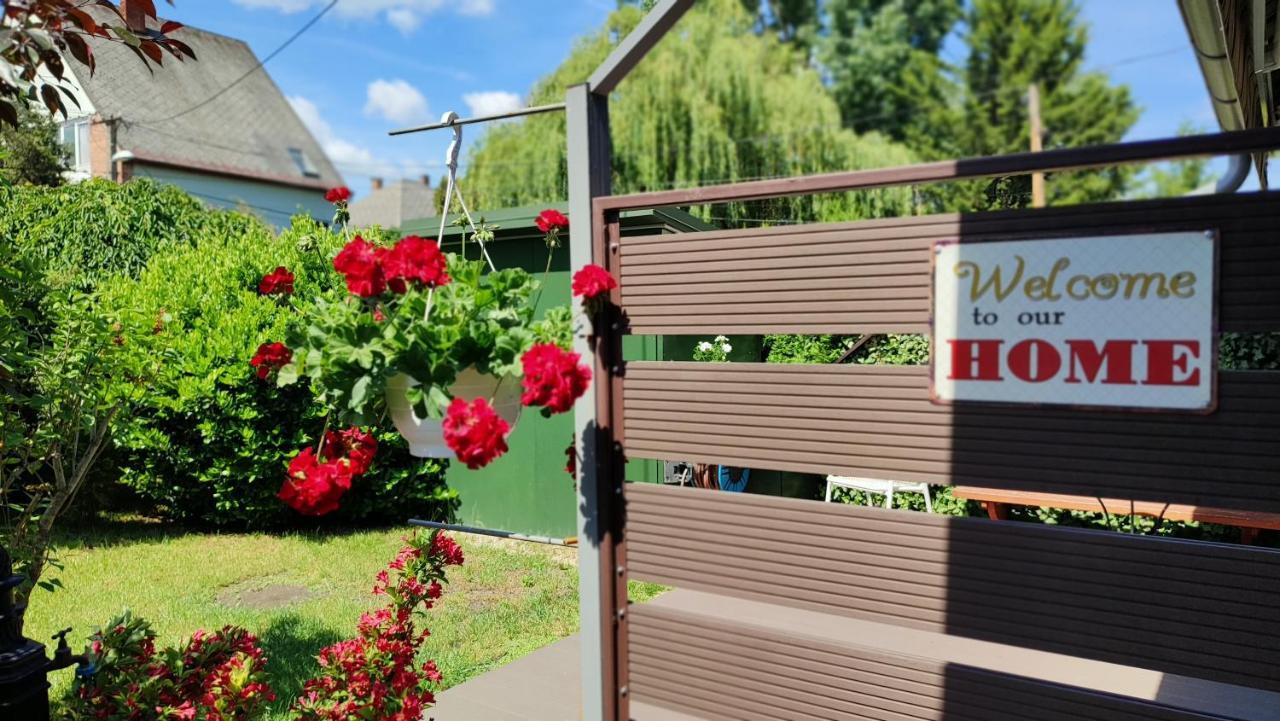 2+2Szemelyes Apartman Kerttel Apartment Szekesfehervar Bagian luar foto